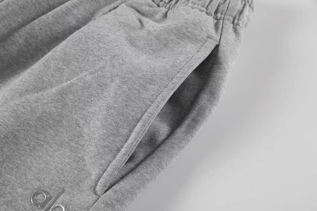 alo Small Logo Crewneck Sweatshirt & Sweatpants Matching Set — detail